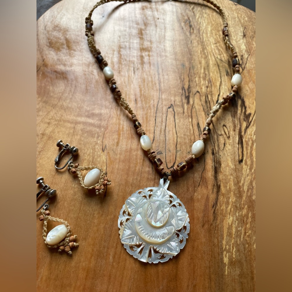 VTG Mother of pearl shell boho macrame necklace and earrings set